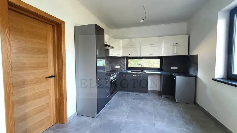 Pronájem rodinného domu, Ohrobec, V zahrádkách, 226 m2