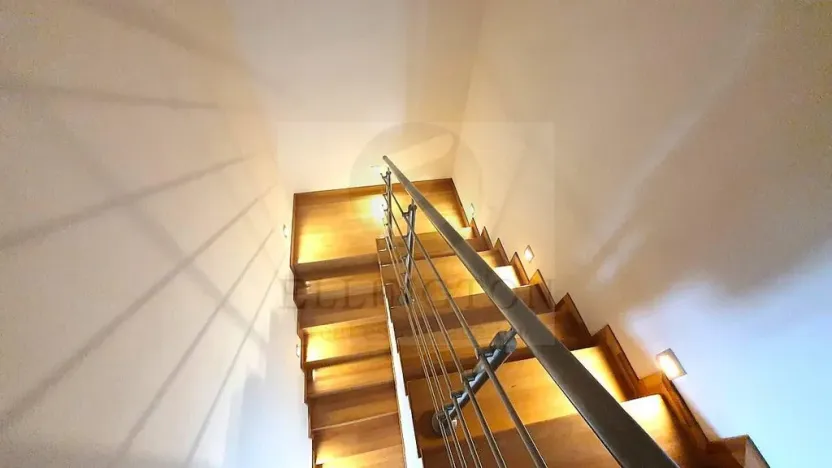 Pronájem rodinného domu, Ohrobec, V zahrádkách, 226 m2