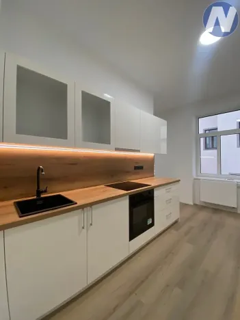 Pronájem bytu 2+kk, České Budějovice, Rudolfovská tř., 35 m2