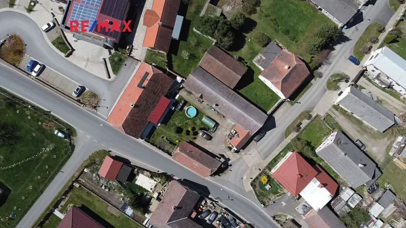 Prodej rodinného domu, Chrást, 280 m2