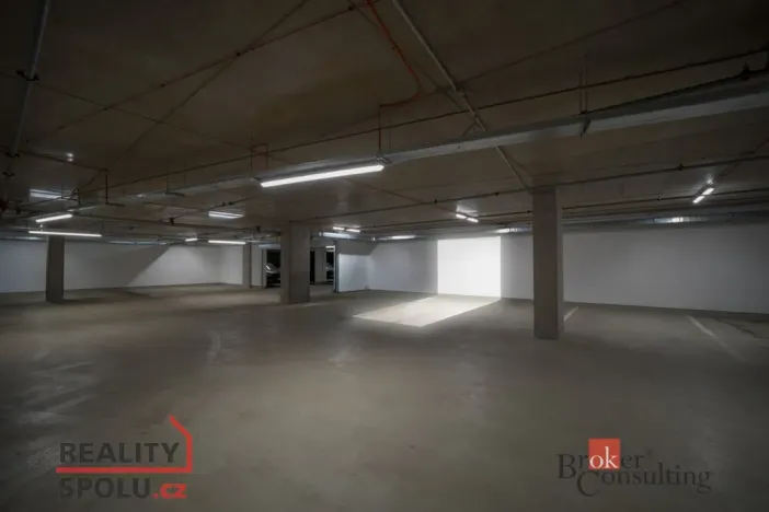 Pronájem garážového stání, Brno, Nové sady, 13 m2