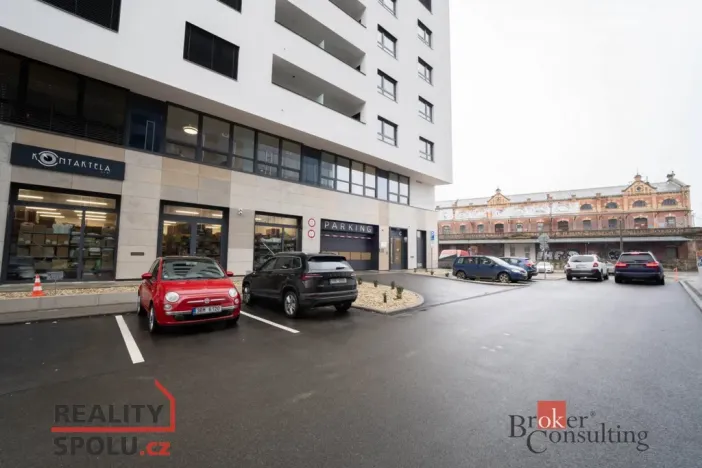 Pronájem garážového stání, Brno, Nové sady, 13 m2