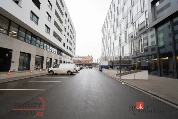 Pronájem garážového stání, Brno, Nové sady, 13 m2