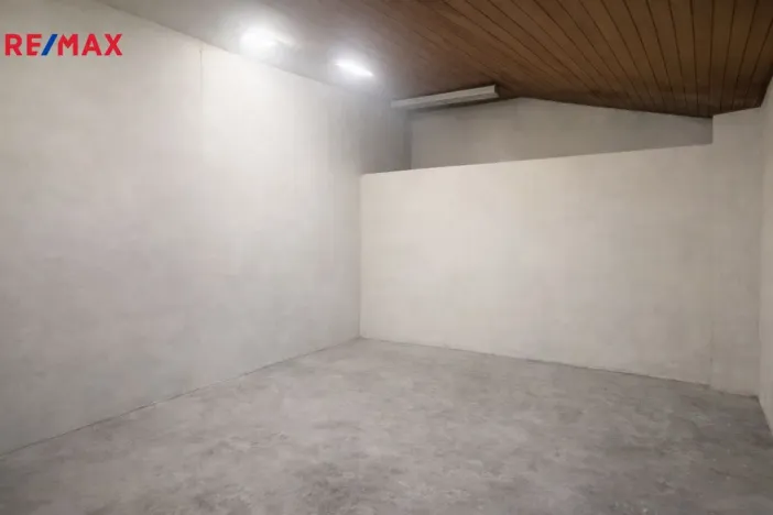 Prodej obchodního prostoru, Holešov, 300 m2