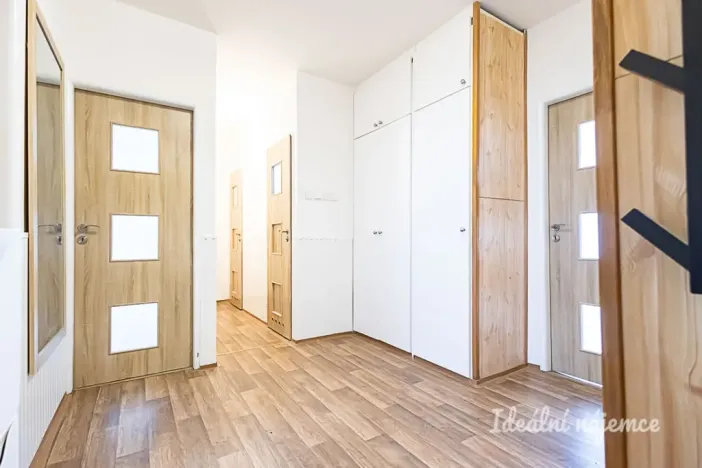 Pronájem bytu 3+1, Praha - Prosek, Vysočanská, 74 m2