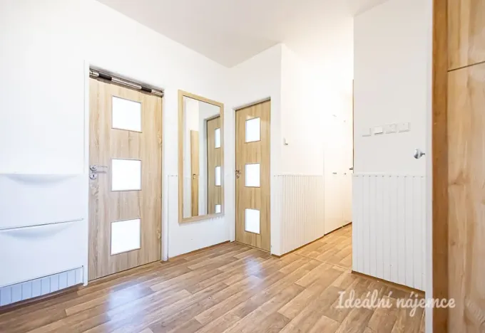 Pronájem bytu 3+1, Praha - Prosek, Vysočanská, 74 m2