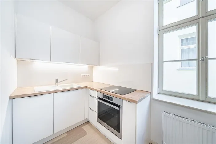 Pronájem bytu 1+1, Plzeň - Vnitřní Město, Veleslavínova, 38 m2