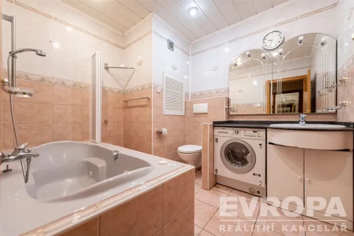 Pronájem bytu 3+1, Praha - Hlubočepy, Voskovcova, 77 m2