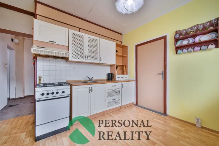 Prodej bytu 3+1, Karlovy Vary, U Koupaliště, 68 m2