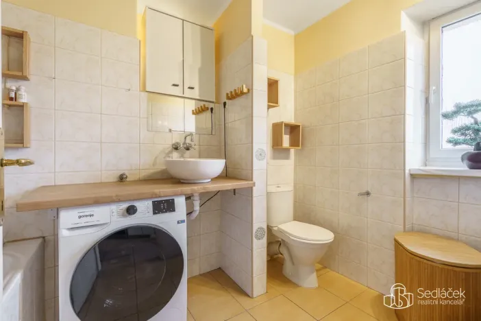 Prodej bytu 2+1, Ostrov, Jáchymovská, 56 m2