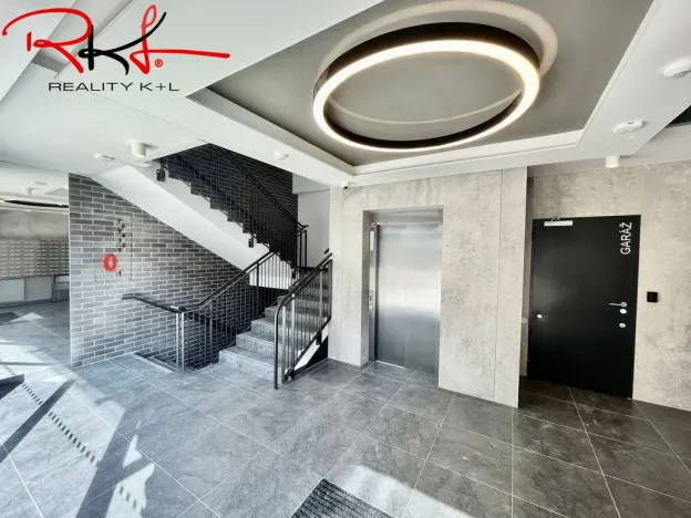 Pronájem garážového stání, Praha - Stodůlky, 15 m2