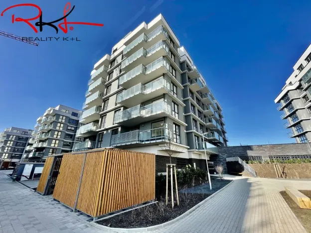 Pronájem garážového stání, Praha, Thomasova, 15 m2