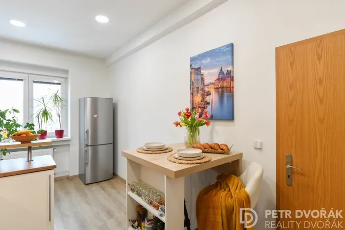 Prodej bytu 2+1, Praha - Žižkov, Basilejské náměstí, 73 m2