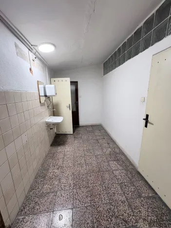 Prodej výrobních prostor, Hustopeče, 1710 m2