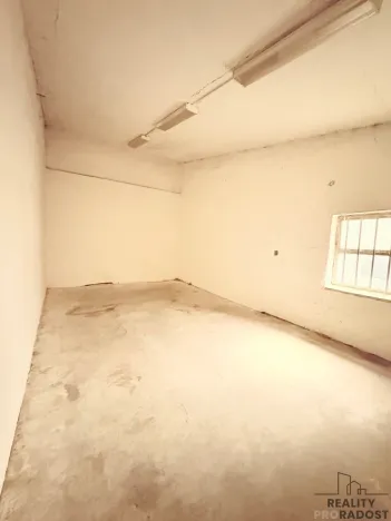 Prodej výrobních prostor, Hustopeče, 1710 m2