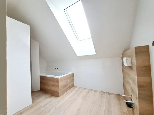 Prodej bytu 4+kk, Stochov, náměstí u dubu, 96 m2