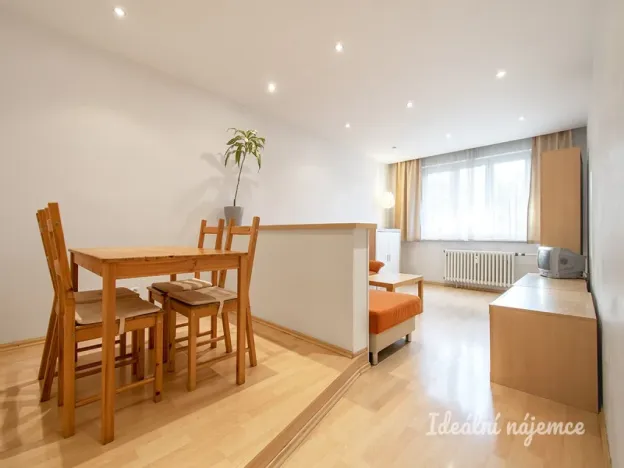 Pronájem bytu 3+1, Praha - Malešice, Ovčárská, 72 m2