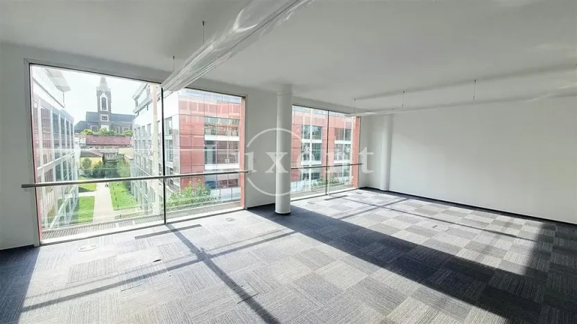 Pronájem kanceláře, Praha, Křižíkova, 416 m2
