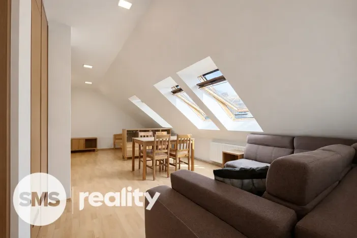 Pronájem bytu 1+kk, Opava, třída Spojenců, 39 m2