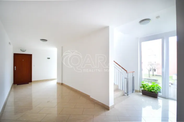 Pronájem bytu 1+kk, Praha - Prosek, Nad šestikopy, 36 m2