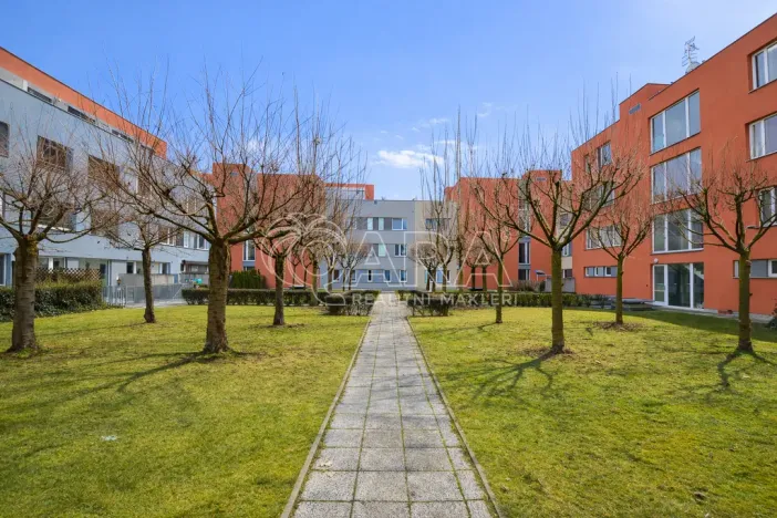 Pronájem bytu 1+kk, Praha - Prosek, Nad šestikopy, 36 m2