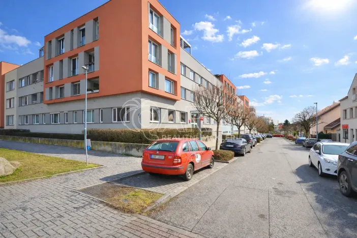 Pronájem bytu 1+kk, Praha - Prosek, Nad šestikopy, 36 m2