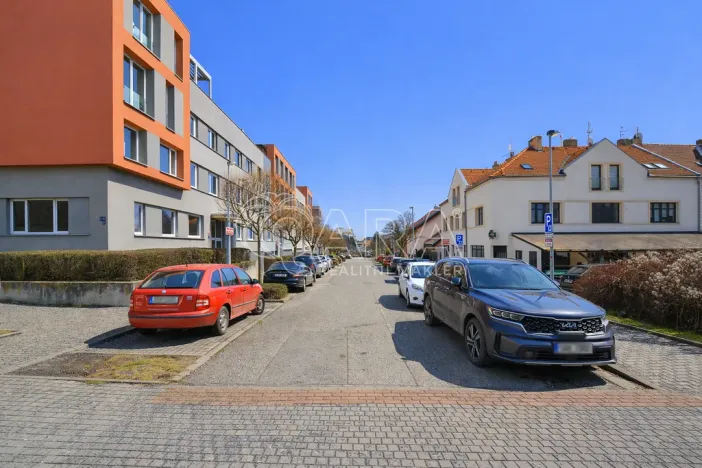 Pronájem bytu 1+kk, Praha - Prosek, Nad šestikopy, 36 m2