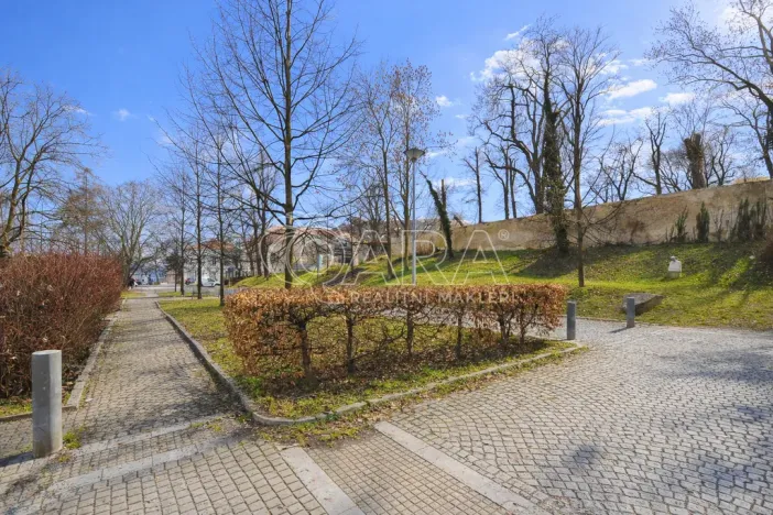 Pronájem bytu 1+kk, Praha - Prosek, Nad šestikopy, 36 m2