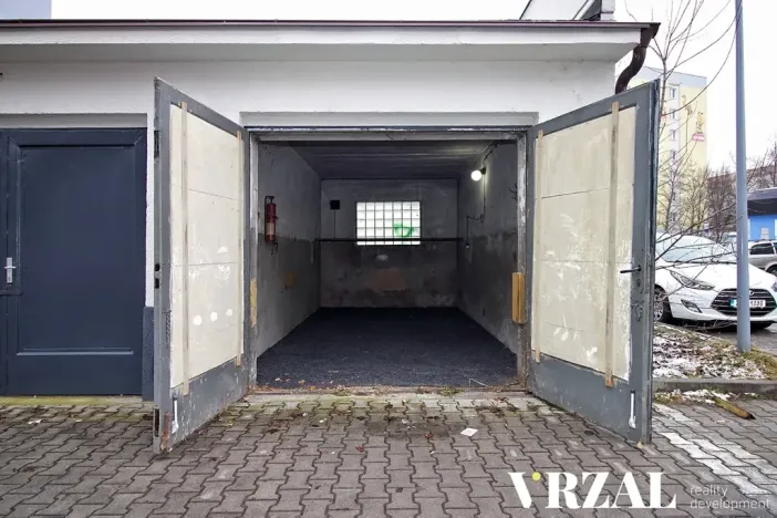 Pronájem garáže, Plzeň, Francouzská třída, 23 m2