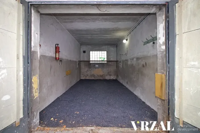 Pronájem garáže, Plzeň, Francouzská třída, 23 m2