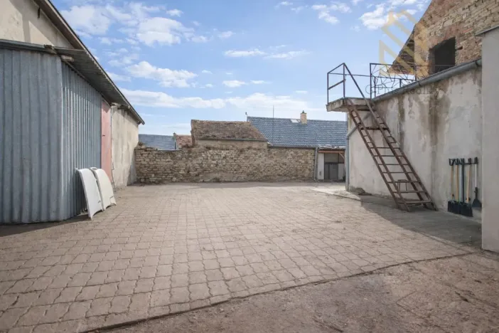 Prodej obchodního prostoru, Veltěže, Perucká, 1326 m2