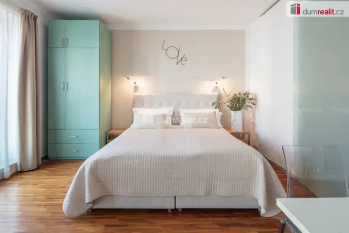 Pronájem bytu 1+kk, Praha - Košíře, Holečkova, 30 m2