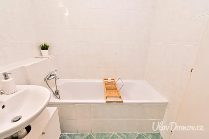 Prodej bytu 1+kk, Praha - Troja, Hnězdenská, 36 m2