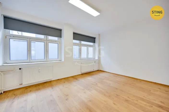 Pronájem kanceláře, Zlín, třída Tomáše Bati, 108 m2