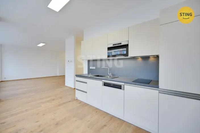 Pronájem kanceláře, Zlín, třída Tomáše Bati, 108 m2