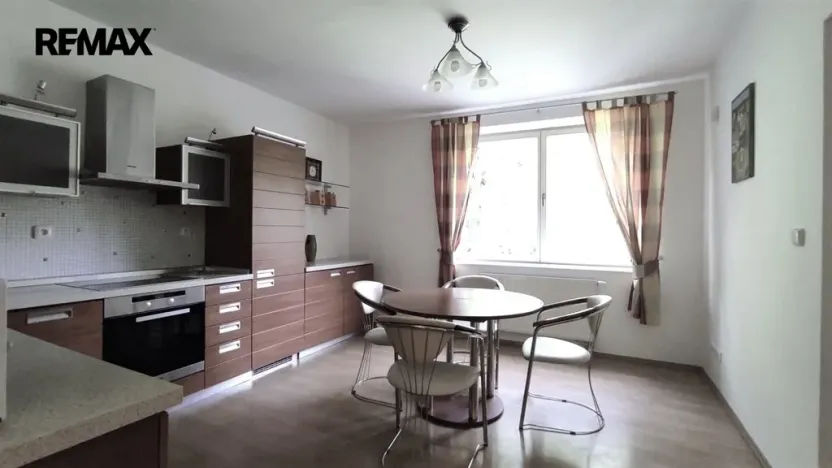 Pronájem bytu 3+1, Karlovy Vary, Mariánskolázeňská, 120 m2