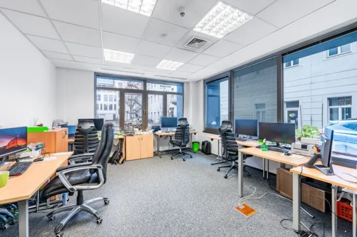 Pronájem kanceláře, Praha - Karlín, Sokolovská, 194 m2