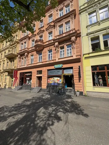 Prodej obchodního prostoru, Karlovy Vary, nábřeží Jana Palacha, 89 m2