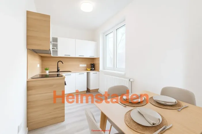 Pronájem komerční nemovitosti, Havířov - Město, nám. Republiky, 34 m2