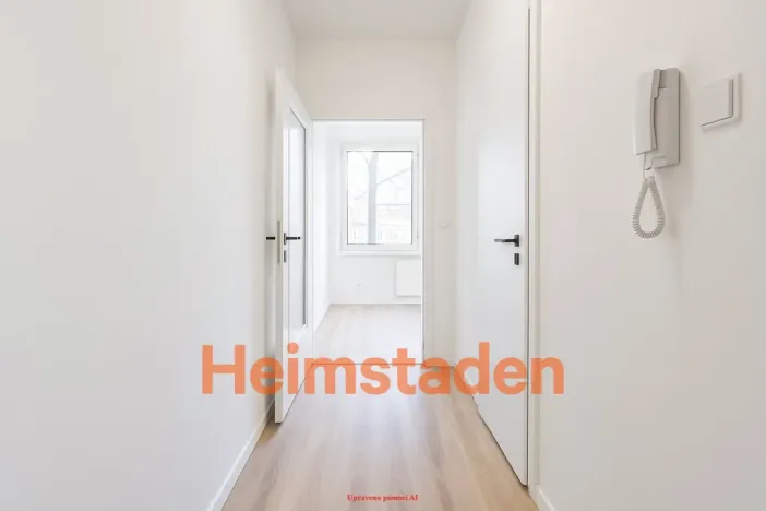 Pronájem bytu 1+kk, Havířov - Město, nám. Republiky, 34 m2