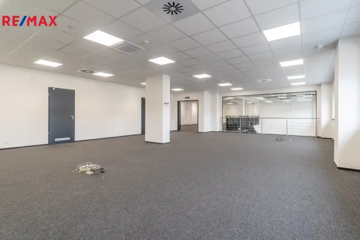 Pronájem obchodního prostoru, Tuchoměřice, 289 m2