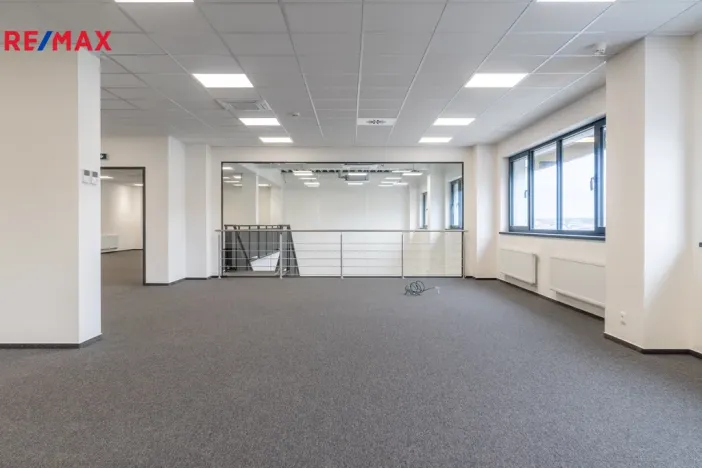 Pronájem obchodního prostoru, Tuchoměřice, 289 m2