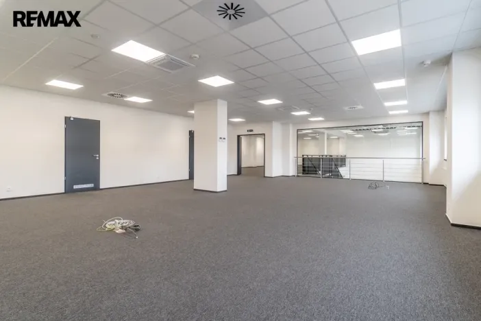 Pronájem obchodního prostoru, Tuchoměřice, 289 m2