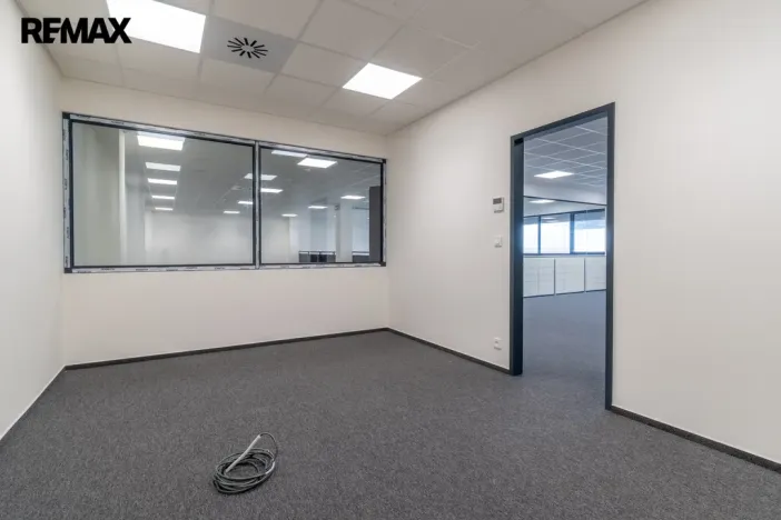 Pronájem obchodního prostoru, Tuchoměřice, 289 m2