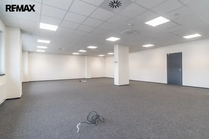 Pronájem obchodního prostoru, Tuchoměřice, 289 m2