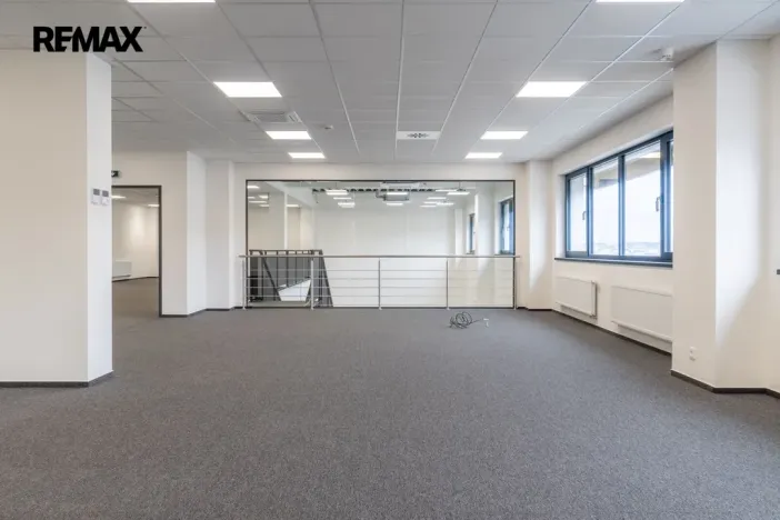 Pronájem obchodního prostoru, Tuchoměřice, 289 m2