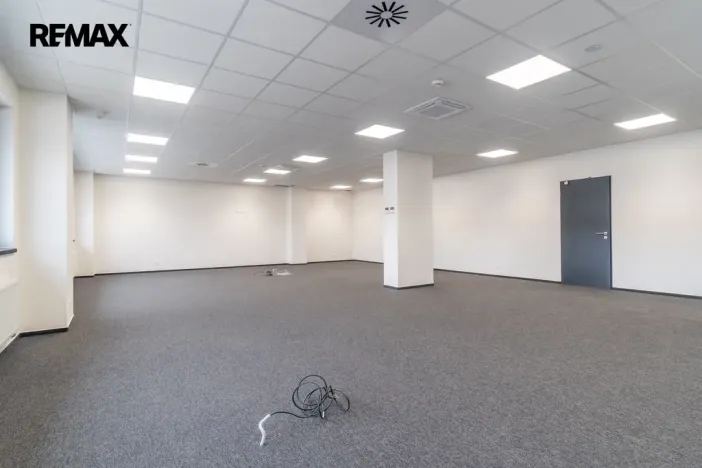 Pronájem obchodního prostoru, Tuchoměřice, 289 m2