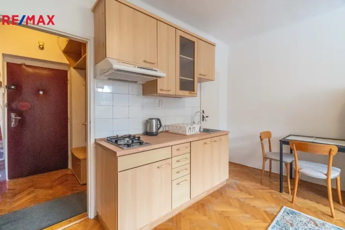 Pronájem bytu 1+kk, Praha - Braník, Jeremenkova, 28 m2