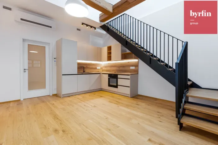 Pronájem bytu 2+kk, Praha, Vrtbova, 56 m2