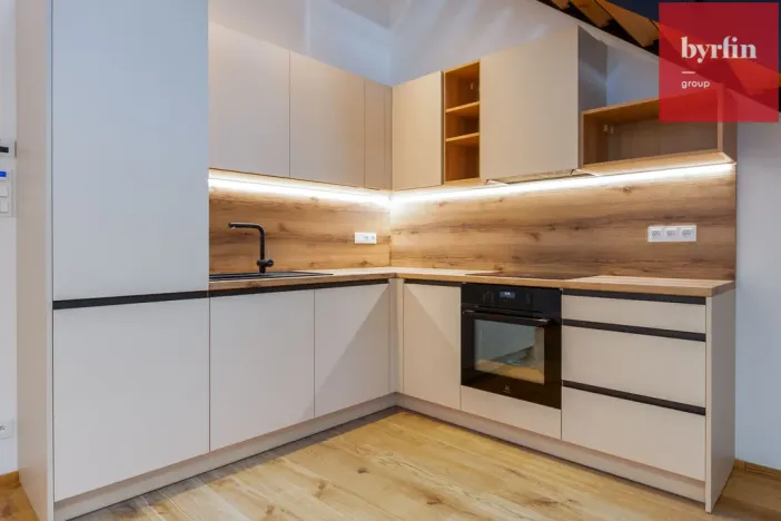 Pronájem bytu 2+kk, Praha, Vrtbova, 56 m2